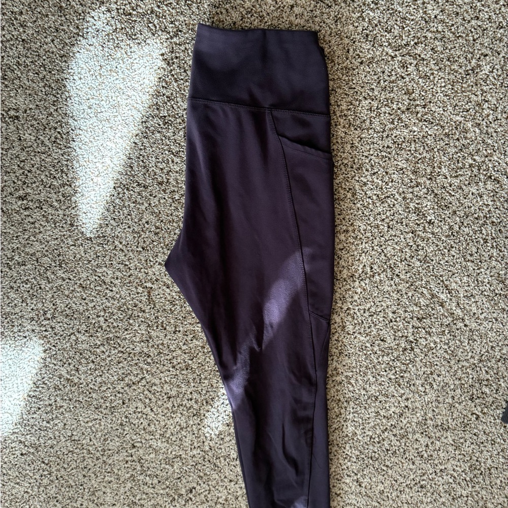 High-Waist Athletic Leggings in Deep Eggplant